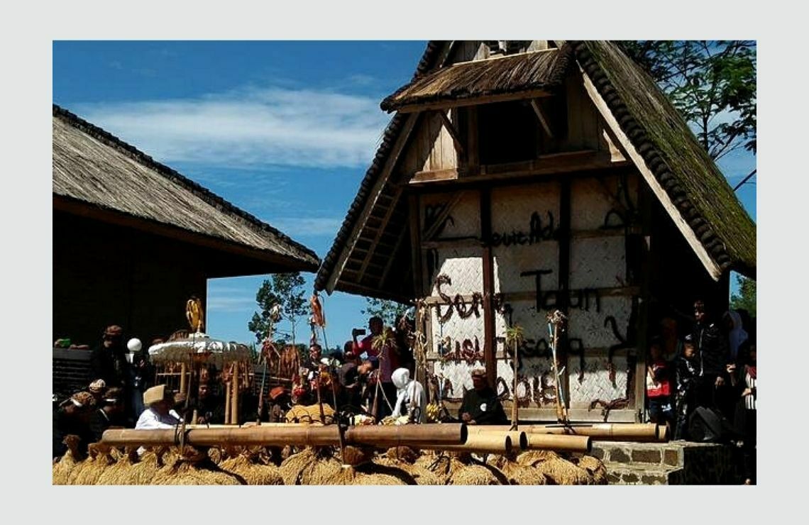 Upacara adat seren taun